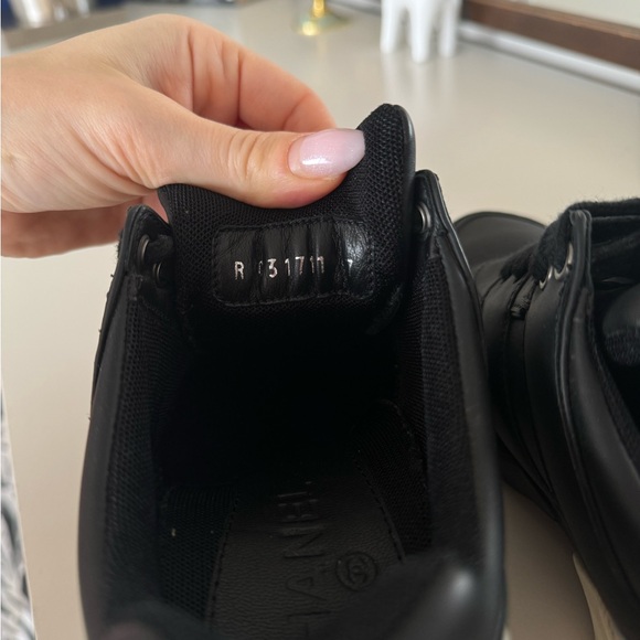 Chanel black-white leather sneakers - Picture 2 of 6